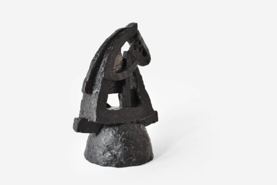 Peter-Klimek-Kôň-šachová-figúra-keramika-raku-socha-plastika