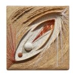 Viera-Cernakova-Kontakt-Individualna-textilna-technika-napnute-lanove-platno-na-drevenom-rame-pouzitie-roznych-druhov-spagatu-medene-nite-priadza-med