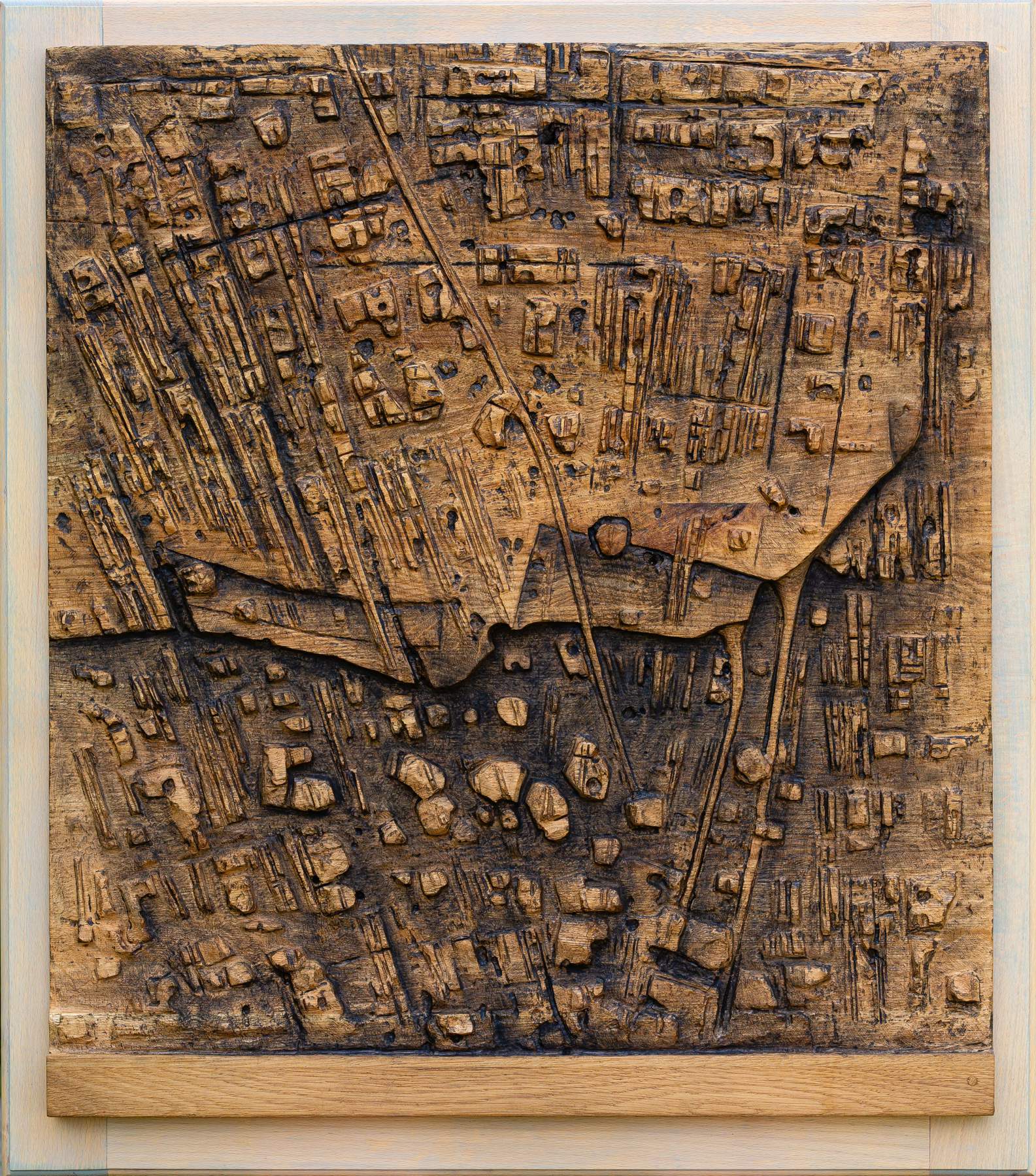 Lubomir-Kolinovsky-Falling-down-drevorezba-relief-dub-drevorezba